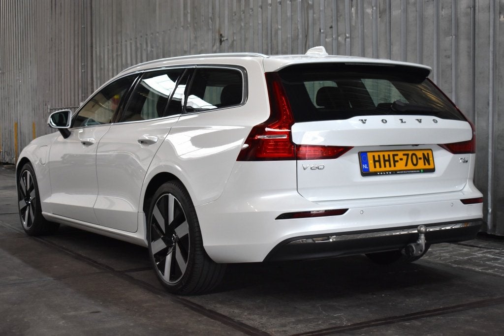 Volvo V60 T6 350PK AWD Essential Bright | Trekhaak | BLIS |, Automaat, Gebruikt, 4 cilinders, 24 maanden