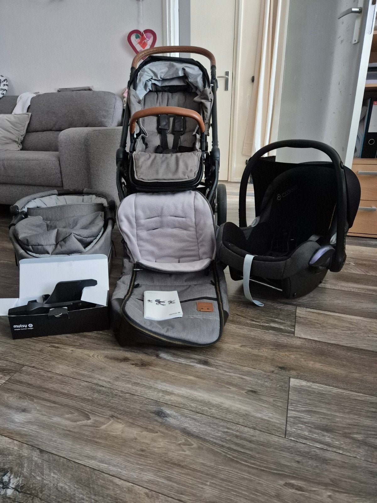 Mutsy Igo combiwagen met Maxi-Cosi autostoeltje, Ophalen, Zo goed als nieuw, Mutsy, Verstelbare duwstang