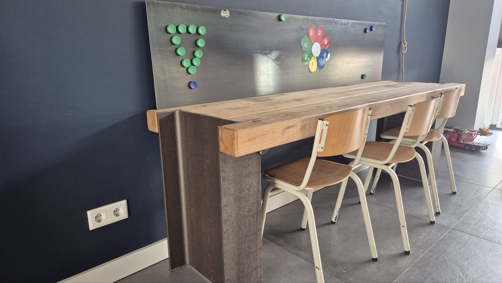 robuuste eikenhouten tafel met stalen poten, Ophalen