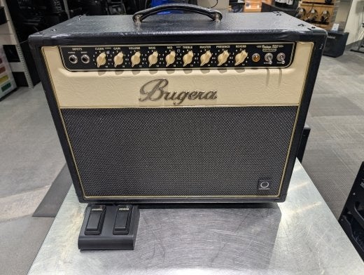 Bugera V22 (New power and preamp tubes), Ophalen of Verzenden, Zo goed als nieuw, Gitaar, Minder dan 50 watt