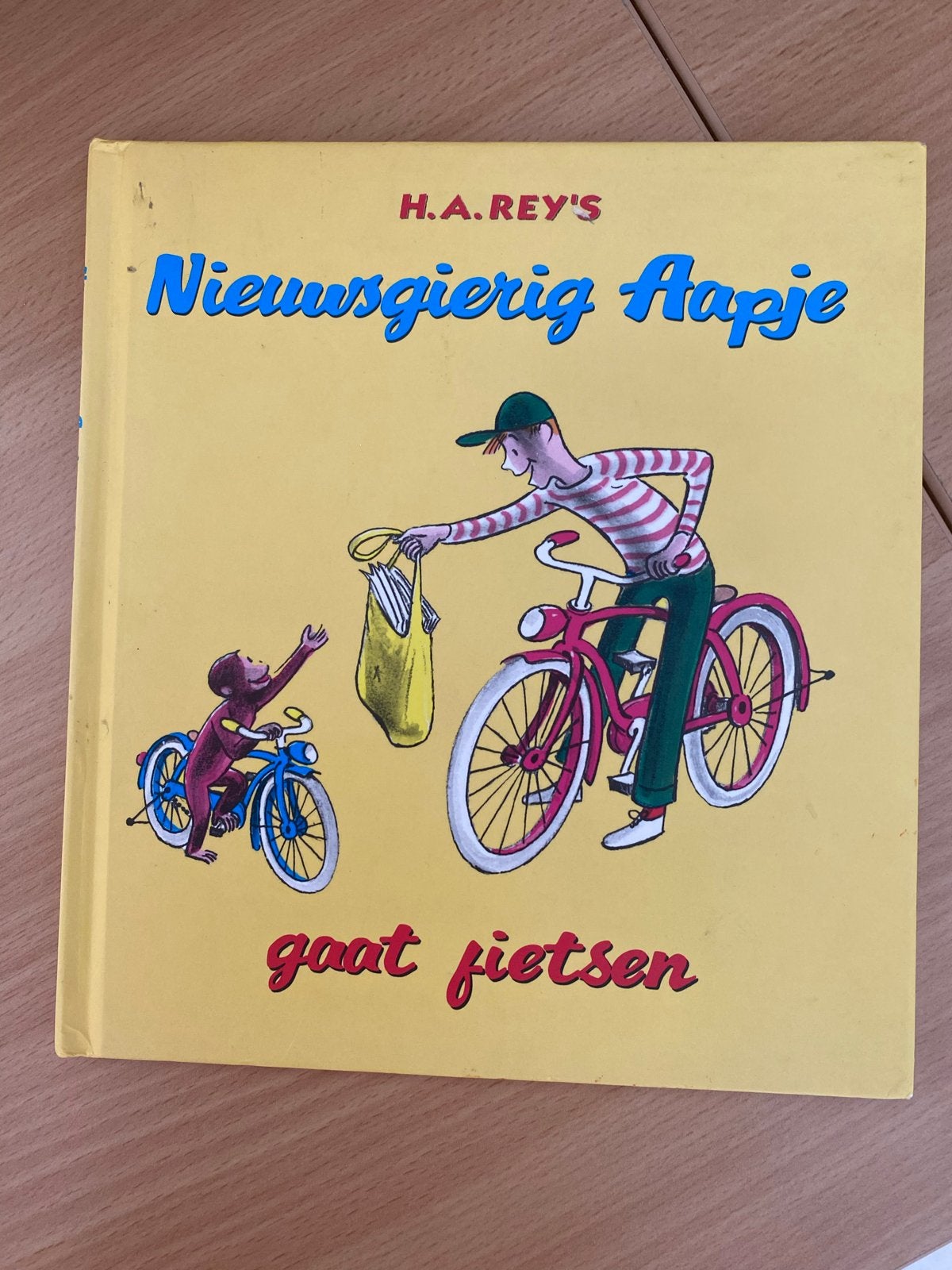 Nieuwsgierig Aapje gaat fietsen - H.A. Rey's, Ophalen of Verzenden, Zo goed als nieuw, Fictie algemeen