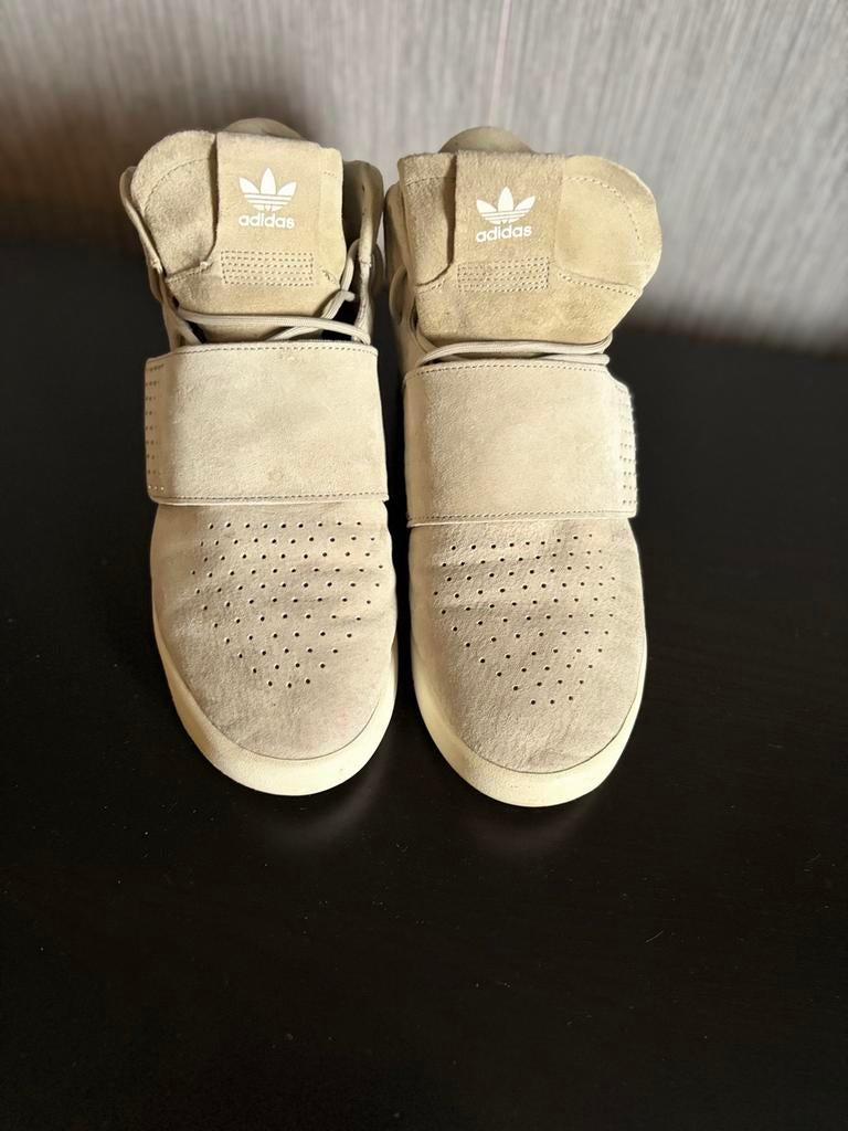 Adidas Tubular Invader Strap Sneakers - Beige, Kleding | Heren, Schoenen, Ophalen of Verzenden, Zo goed als nieuw, Overige kleuren