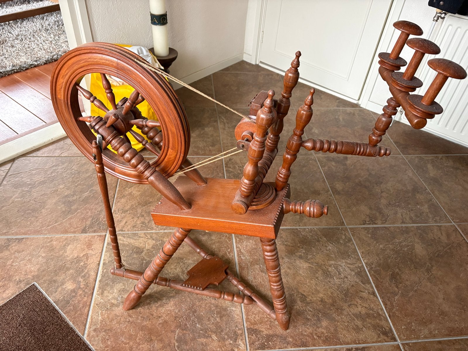 Prachtig houten spinnewiel - perfect voor handwerk, Ophalen of Verzenden, Zo goed als nieuw, Spinnewiel