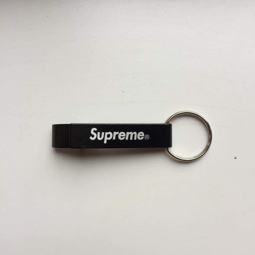 Supreme 09 sleutelhanger flesjes flessenopener keychain, Ophalen of Verzenden, Nieuw