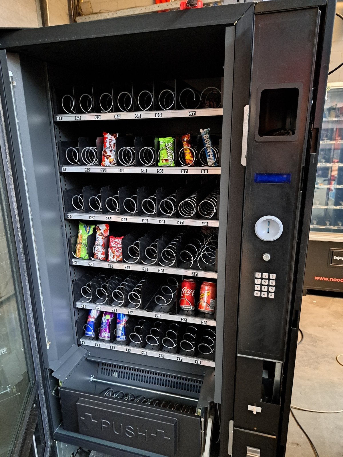 Vendo combi ( fris / snack)automaat gekoeld, Verzamelen, Automaten | Overige, Ophalen