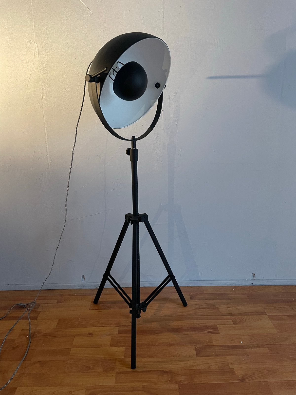 Zwarte vloerlamp met statief - Studio spot design, Huis en Inrichting, Gebruikt, Metaal, 150 tot 200 cm, E27 (groot)