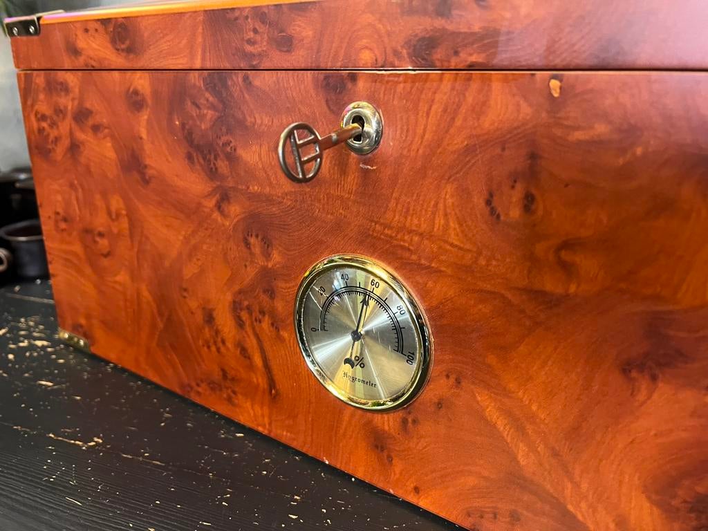 Zeer grote humidor, winkel display, glas wortelnoten, Ophalen, Tabaksdoos of Verpakking, Zo goed als nieuw, Nvt