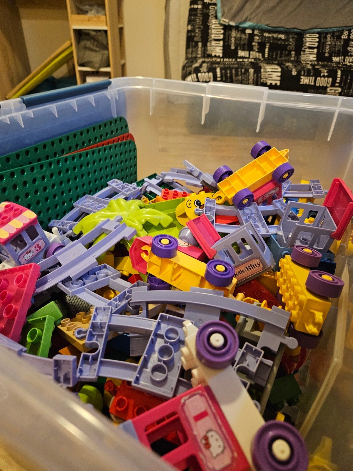 Grote doos Lego Duplo met poppetjes, voertuigen en treinbaan, Ophalen, Gebruikt, Inclusief minifiguren, Duplo
