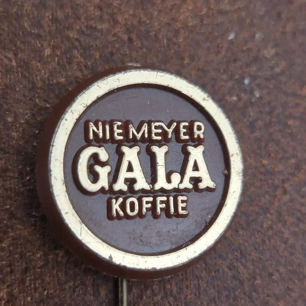 SPELDJE Niemeyer gala koffie, Verzamelen, Speldjes, Pins en Buttons, Ophalen of Verzenden, Zo goed als nieuw