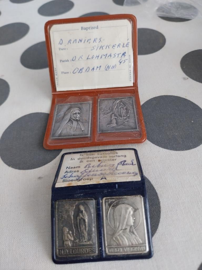 Mooie Lourdes Verzameling: Medailles en Kaarsen, Ophalen of Verzenden