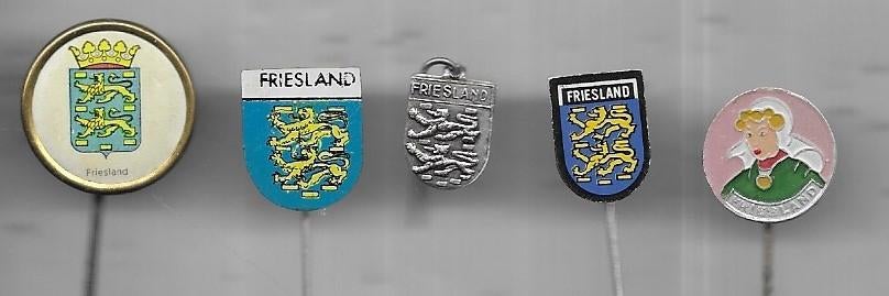 5 X FRIESLAND SPELDEN, Verzamelen, Speldjes, Pins en Buttons, Ophalen of Verzenden, Gebruikt, Stad of Land, Speldje of Pin