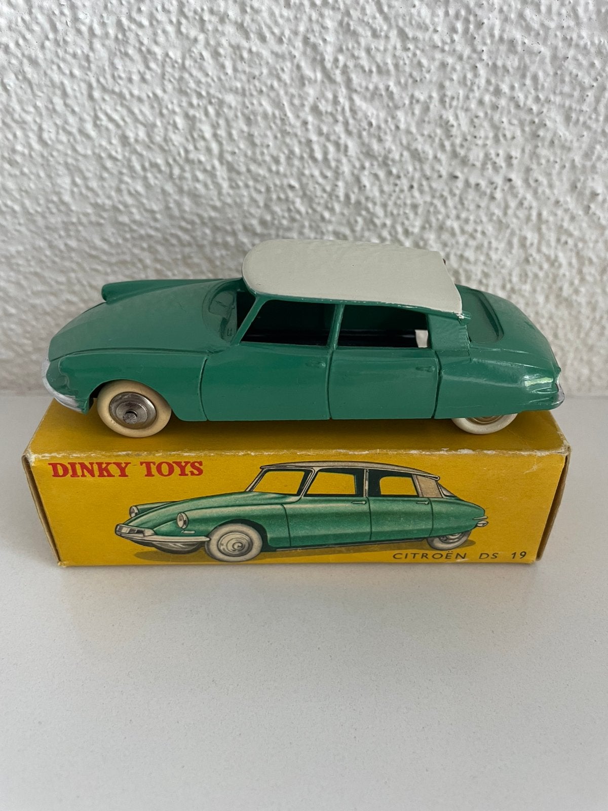 Originele Dinky Toys 1:43 Citroen DS 24c + doosje MINT, Hobby en Vrije tijd, Ophalen of Verzenden, Auto, Dinky Toys