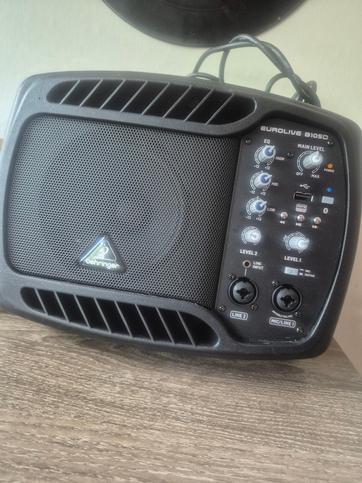 Behringer EUROLIVE B105D Actieve Monitor/PA Speaker, Ophalen of Verzenden, Zo goed als nieuw, Minder dan 500 watt, Monitor(versterker)