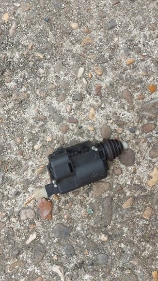 Motortje vh tankdop klepje Opel Corsa D model, Ophalen of Verzenden