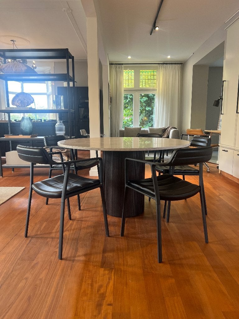 Vipp Eetkamerset – Vipp451 Stoelen + Vipp495 Ronde Eettafel, Ophalen, Rond, Zo goed als nieuw, Vijf personen of meer