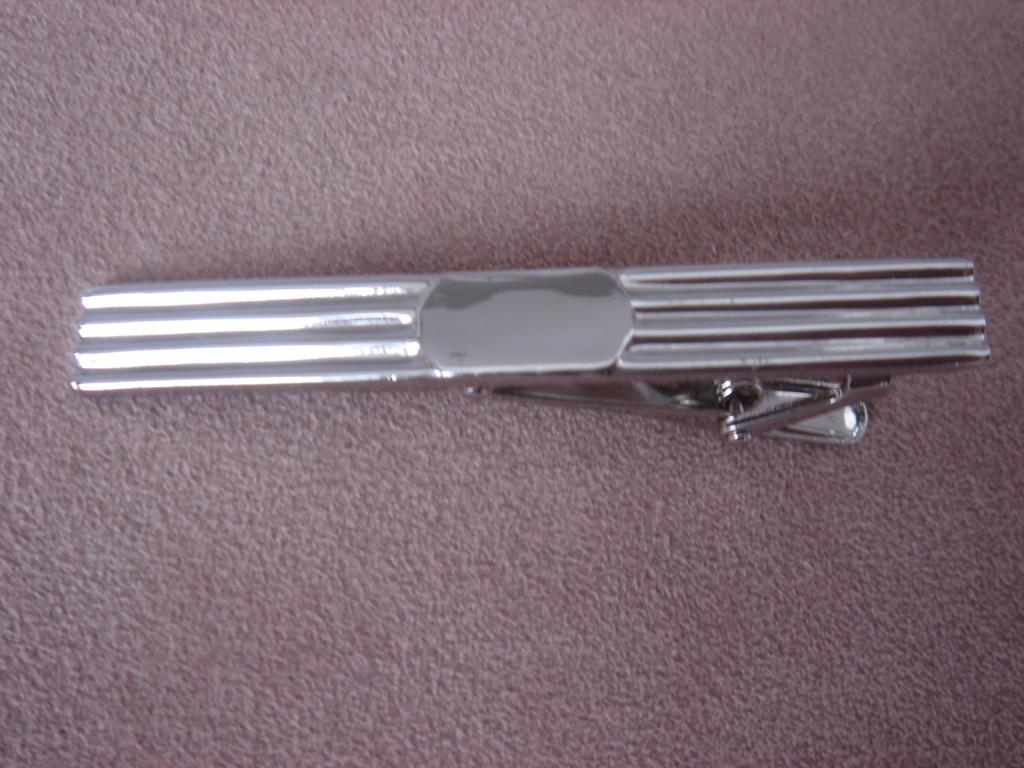 Verzilverde / zilverkleurige dasklem, Ophalen of Verzenden, Gedragen, Groen