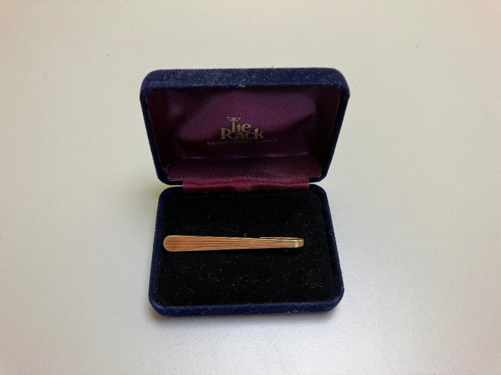 Dasspeld goudkleurig – Tie rack, Ophalen of Verzenden, Zo goed als nieuw, Met patroon, Knightsbridge London
