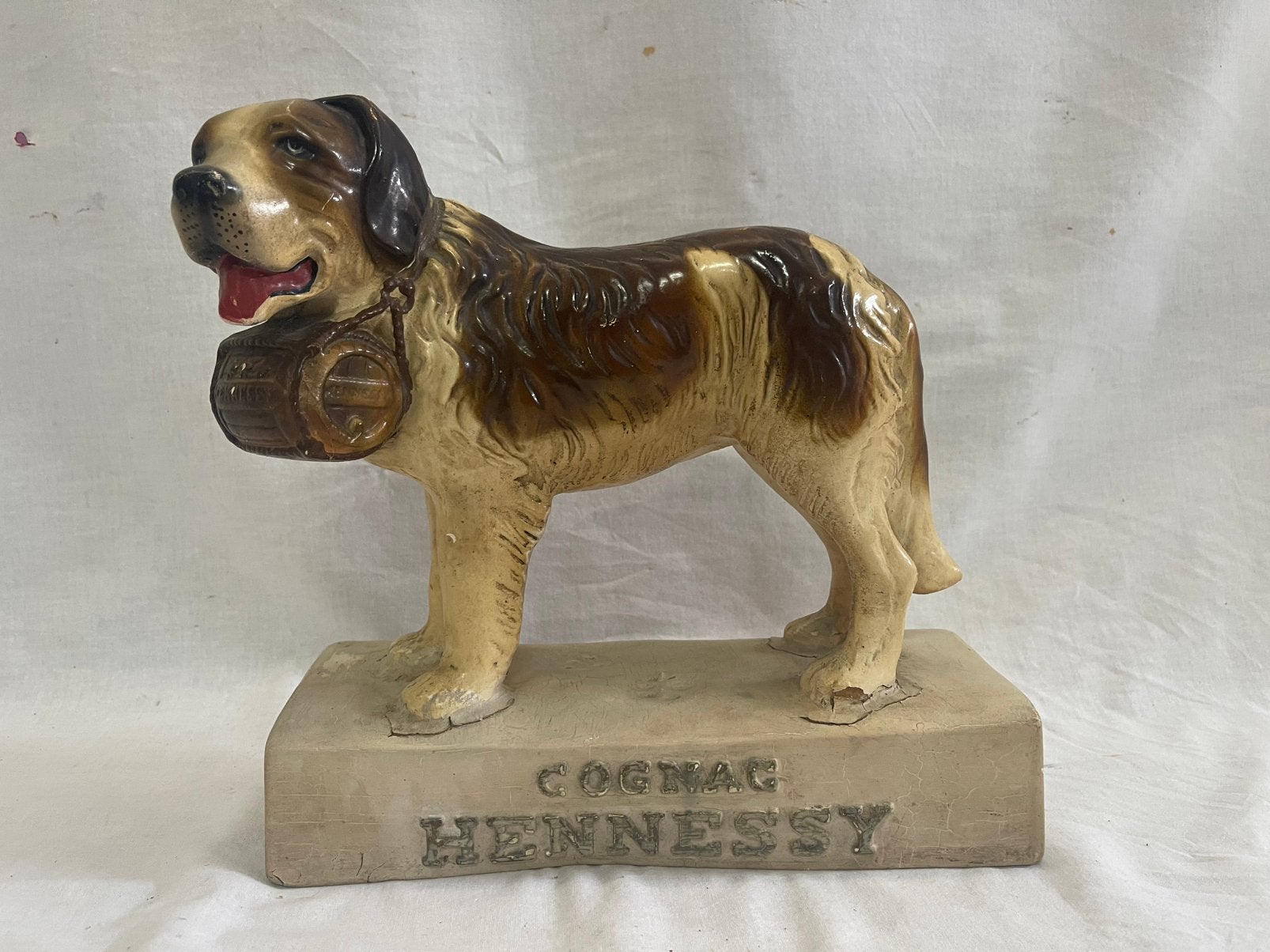 Hennessy Cognac reclamefiguur van een Sint-Bernardshond, Ophalen of Verzenden, Reclamebord