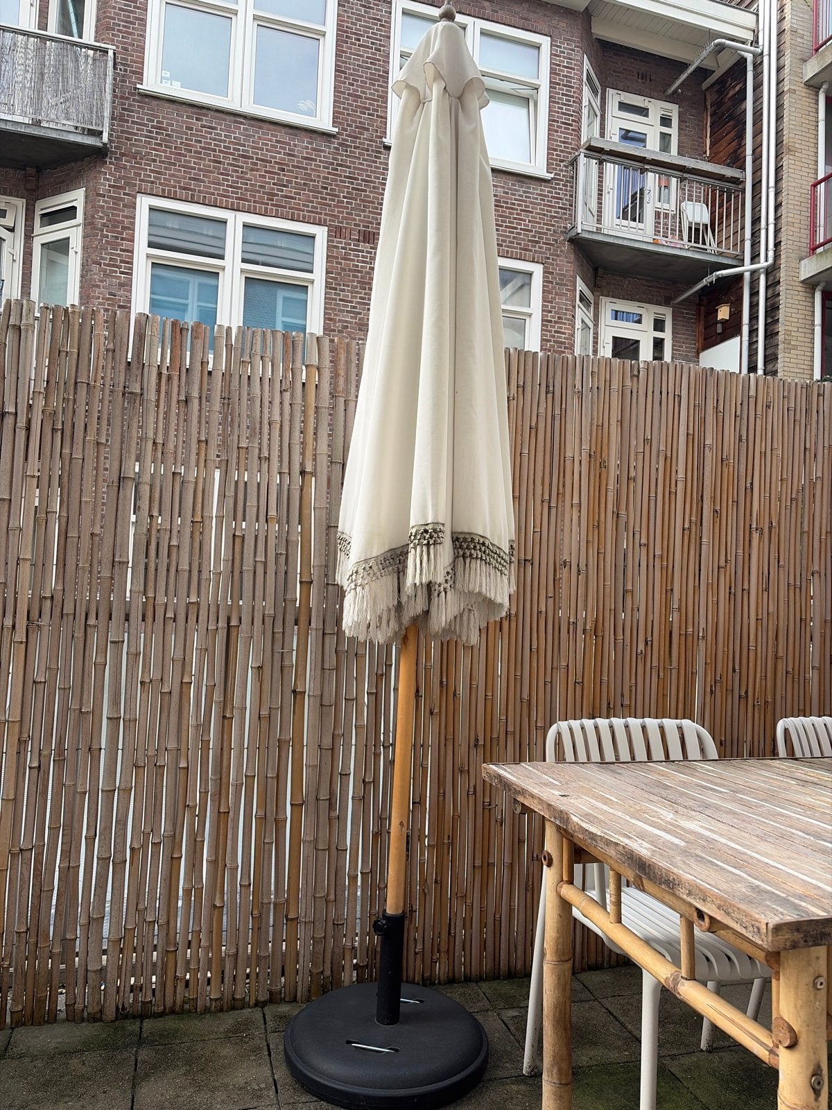 Parasol met voet - Goede staat, lichte verkleuring, Tuin en Terras, Ophalen, Gebruikt, Stokparasol
