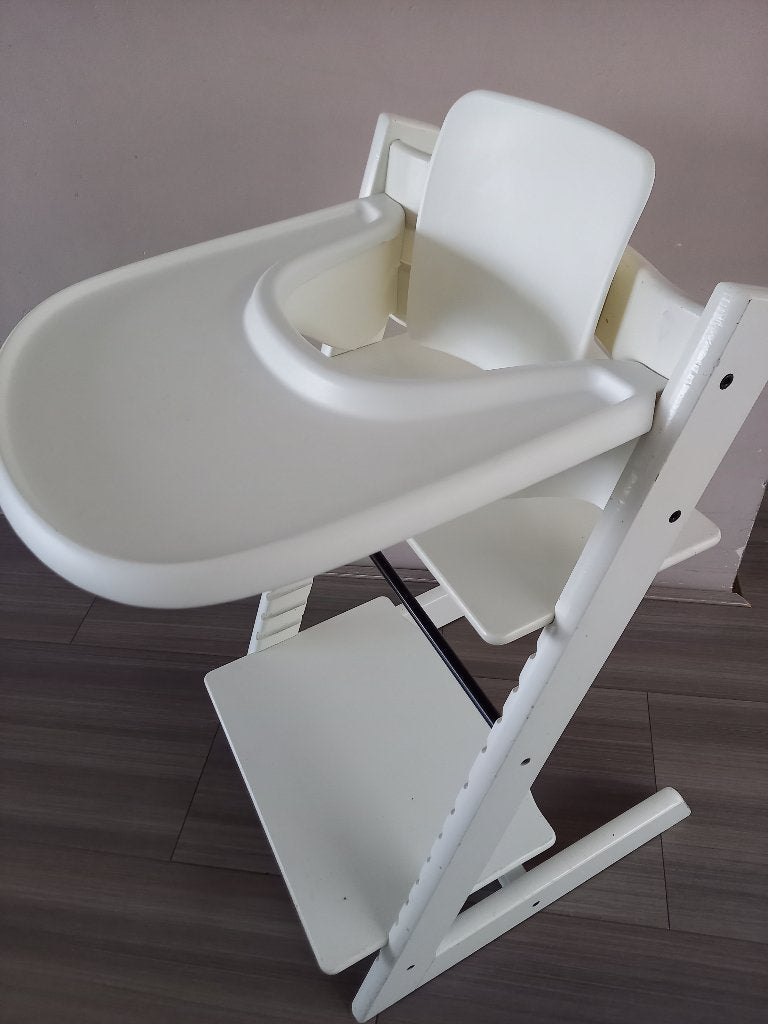 Stokke Tripp Trapp kinderstoel, met tafelblad en babyset, Ophalen, Gebruikt, Meegroeistoel, Afneembaar eetblad
