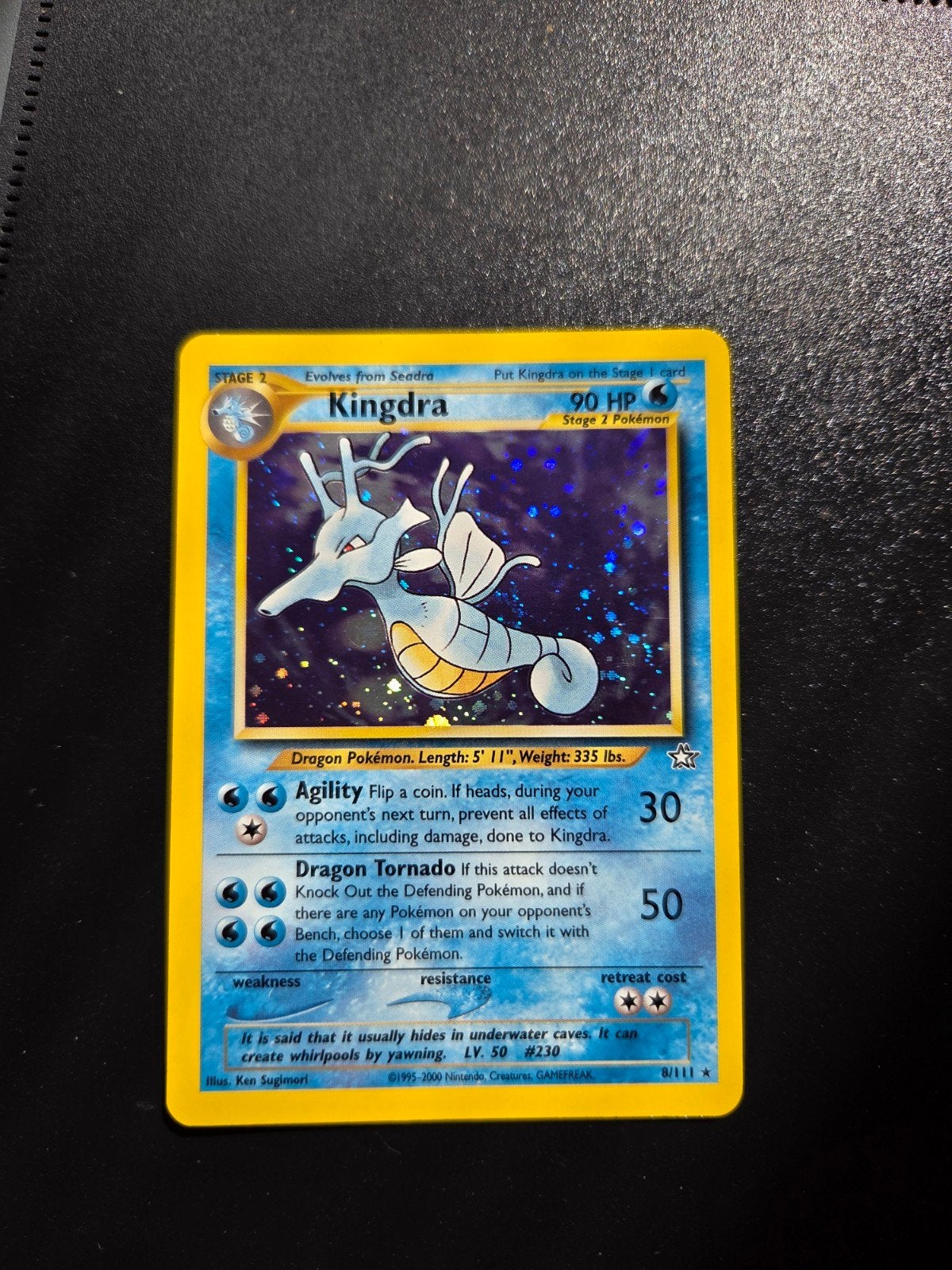 Kingdra 8/111 Pokemon Neo Genesis holo swirl, Ophalen of Verzenden, Zo goed als nieuw, Booster, Foil