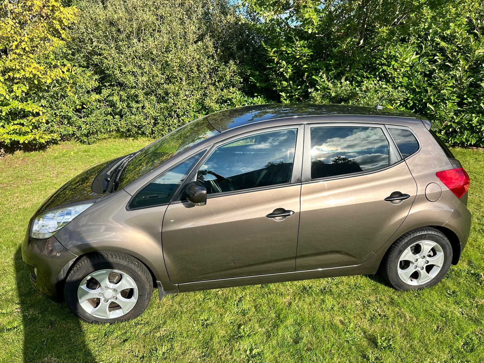 Kia Venga 1.6 CVVT 126 pk  Slechts 74.500 km!, Auto's, Voorwielaandrijving, 4 cilinders, Bruin, Origineel Nederlands