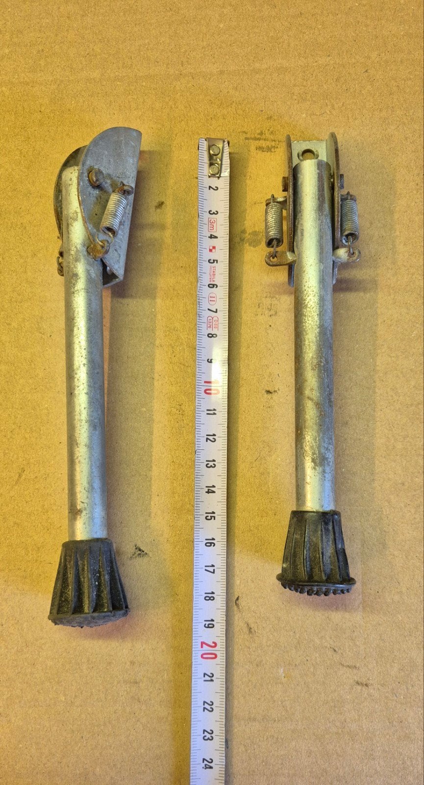 Set inklapbare steunpoten / deurvastzetters

​, Ophalen, Gebruikt