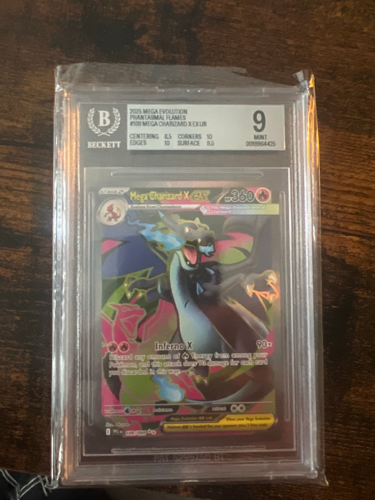 Mega Charizard X EX UR Pokemon kaart - Beckett 9 Mint, Ophalen of Verzenden, Zo goed als nieuw, Losse kaart