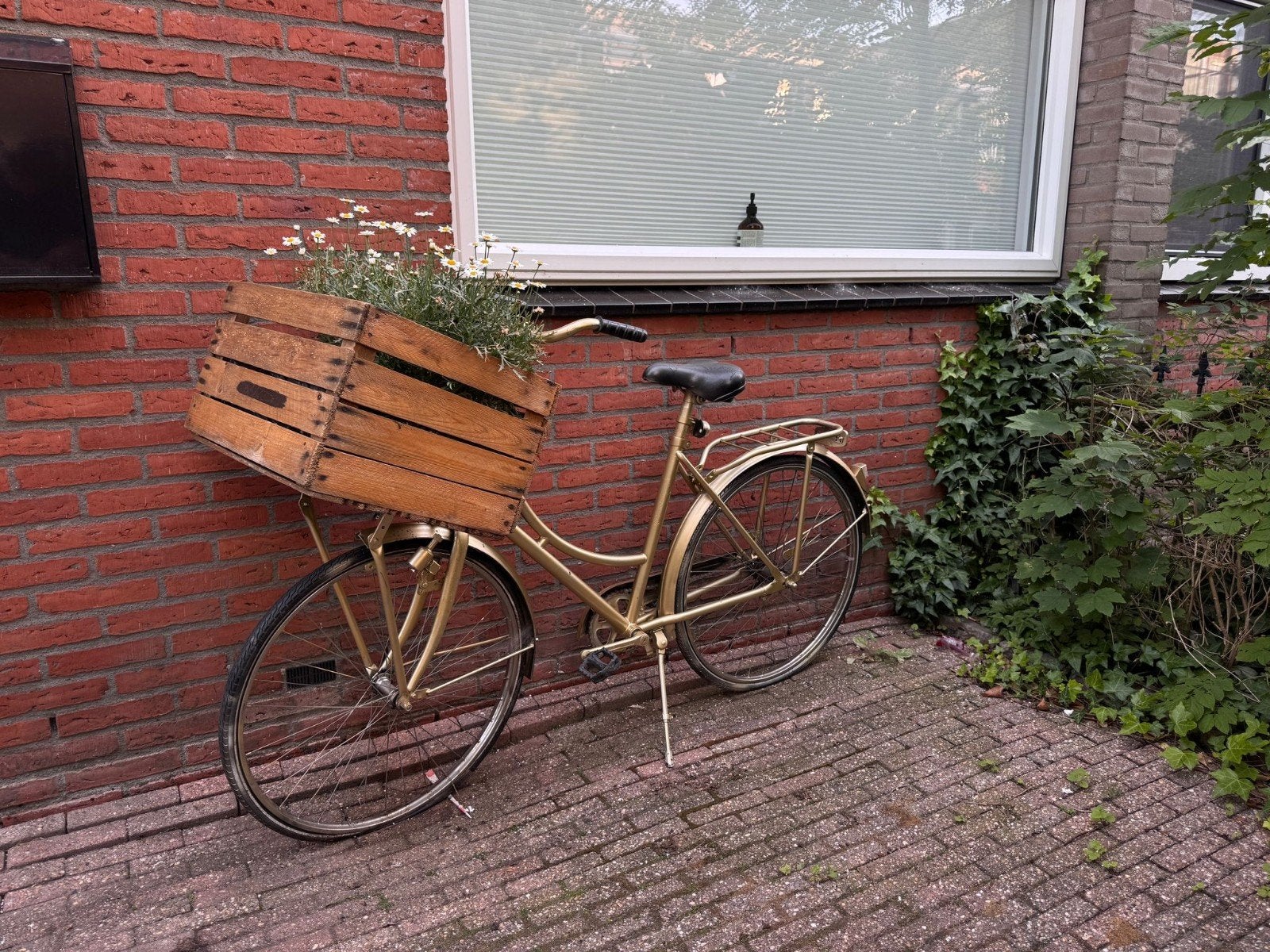 Gouden Decoratiefiets met Bloembak - Unieke Blikvanger, Fietsen en Brommers, Fietsen | Dames | Damesfietsen, Overige merken, Terugtraprem