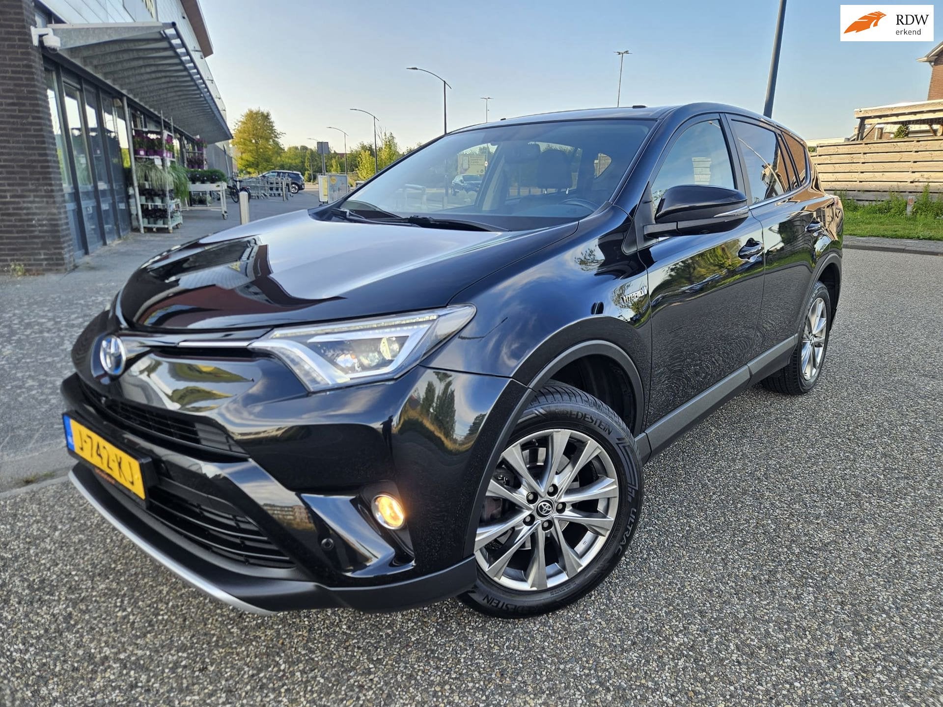 Toyota RAV4 2.5 Hybrid AWD Executive Business GARANTIE, Automaat, Automatische klimaatregeling, Gebruikt, Euro 6