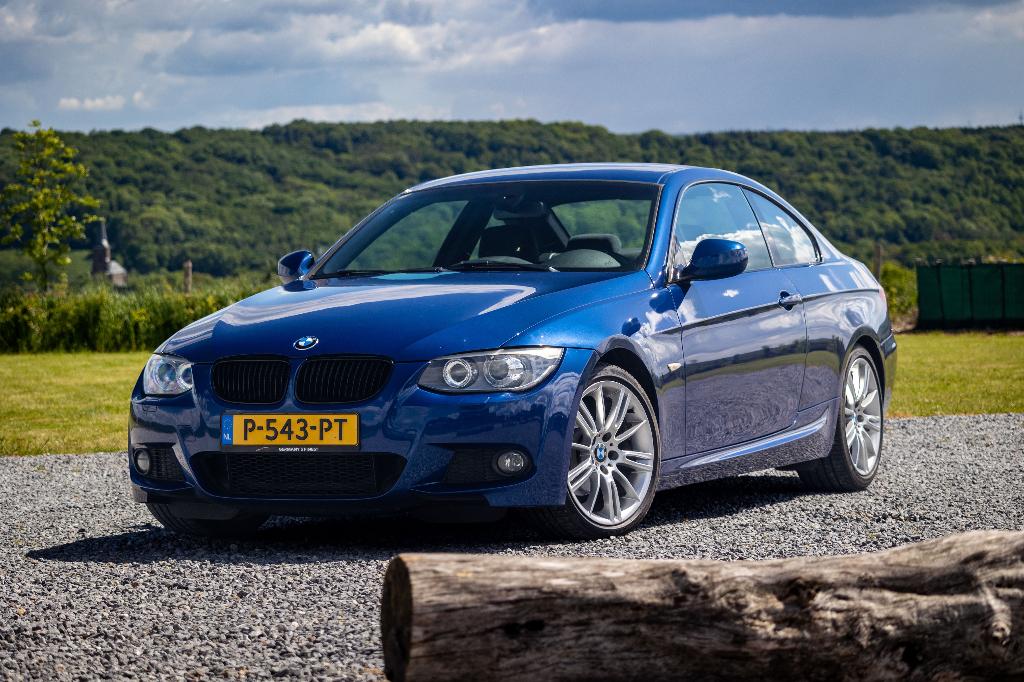 BMW 320i Coupé M-sport in Le Mans Blue LCI. Nieuwe Ketting, Auto's, BMW, 1995 cc, 4 cilinders, Alcantara, Handgeschakeld