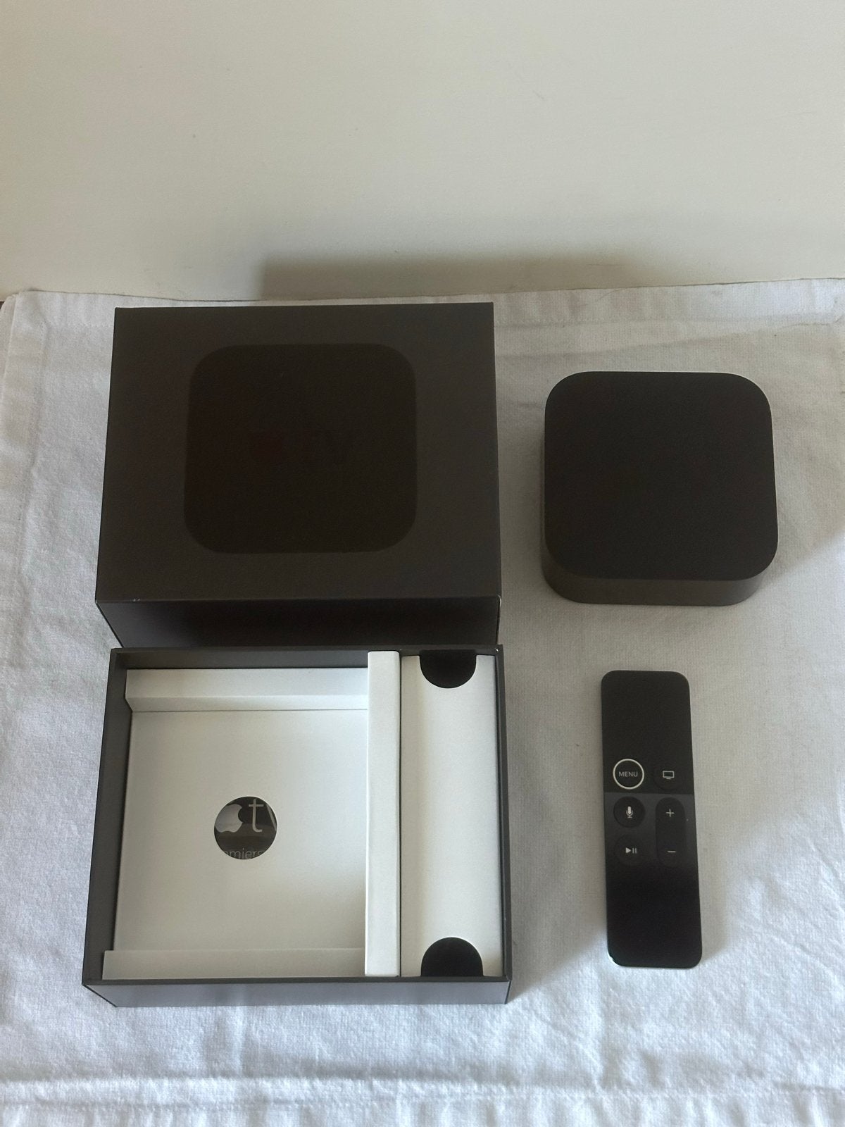 Apple TV 4e generatie 64GB met afstandsbediening, Audio, Tv en Foto, Ophalen of Verzenden, Zo goed als nieuw, HDMI, Minder dan 500 GB