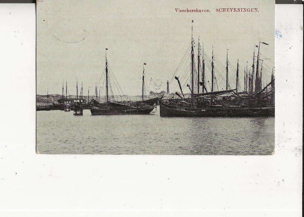 Scheveningen Visschershaven Sch 69 en Sch 370 26-8-1910, Ophalen of Verzenden, Voor 1920, Gelopen, Zuid-Holland