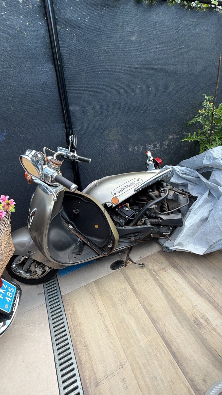 Scooter  Retro Fosti deels uit elkaar, met nieuwe onderdelen, Fietsen en Brommers, Brommeronderdelen | Scooters, Ophalen, Gebruikt