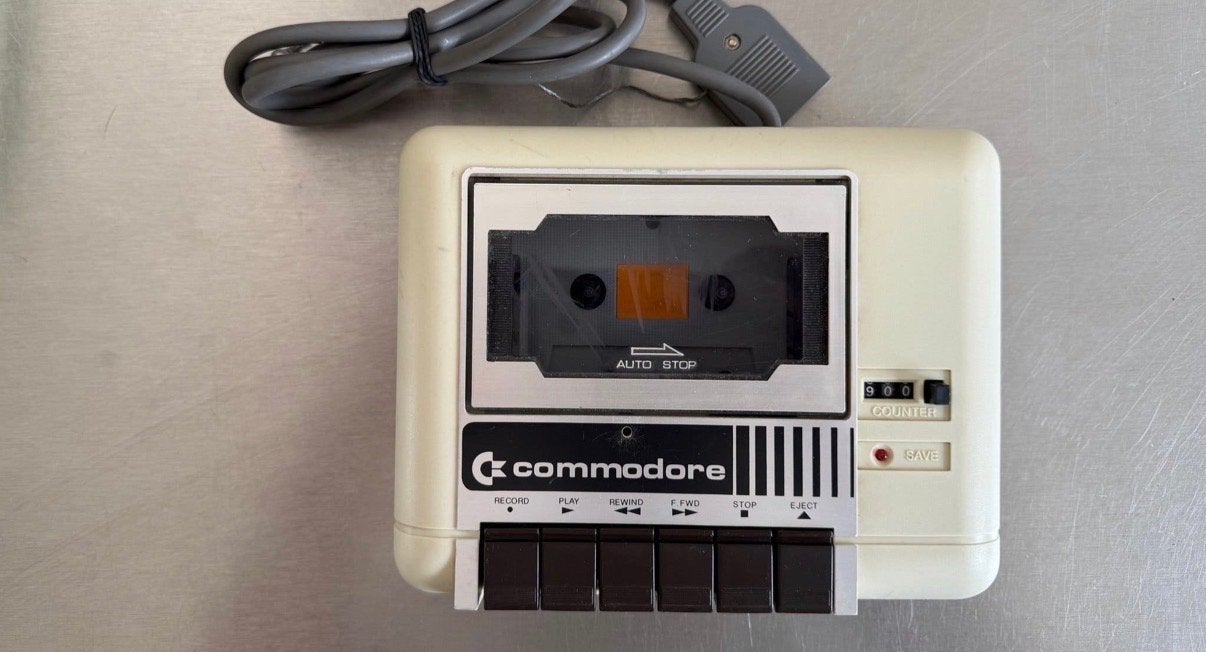 Commodore C2N Cassetterecorder voor Commodore 64/VIC-20, Ophalen of Verzenden, Bandrecorder, Met banden