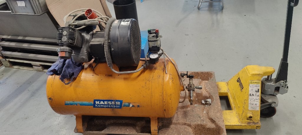 Compressor met droger, Doe-het-zelf en Verbouw, Compressors, 100 liter of meer, Ophalen, 6 tot 10 bar, Minder dan 200 liter/min