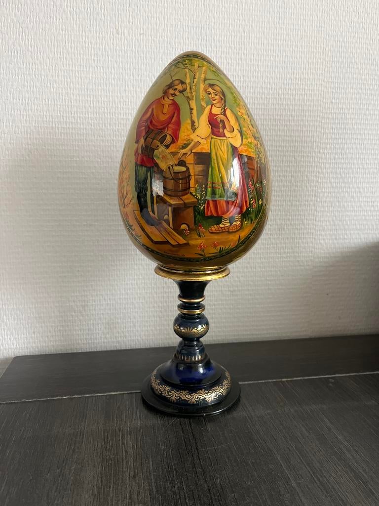 Handgeschilderd Russisch decoratief ei op voet, Ophalen of Verzenden, Gebruikt