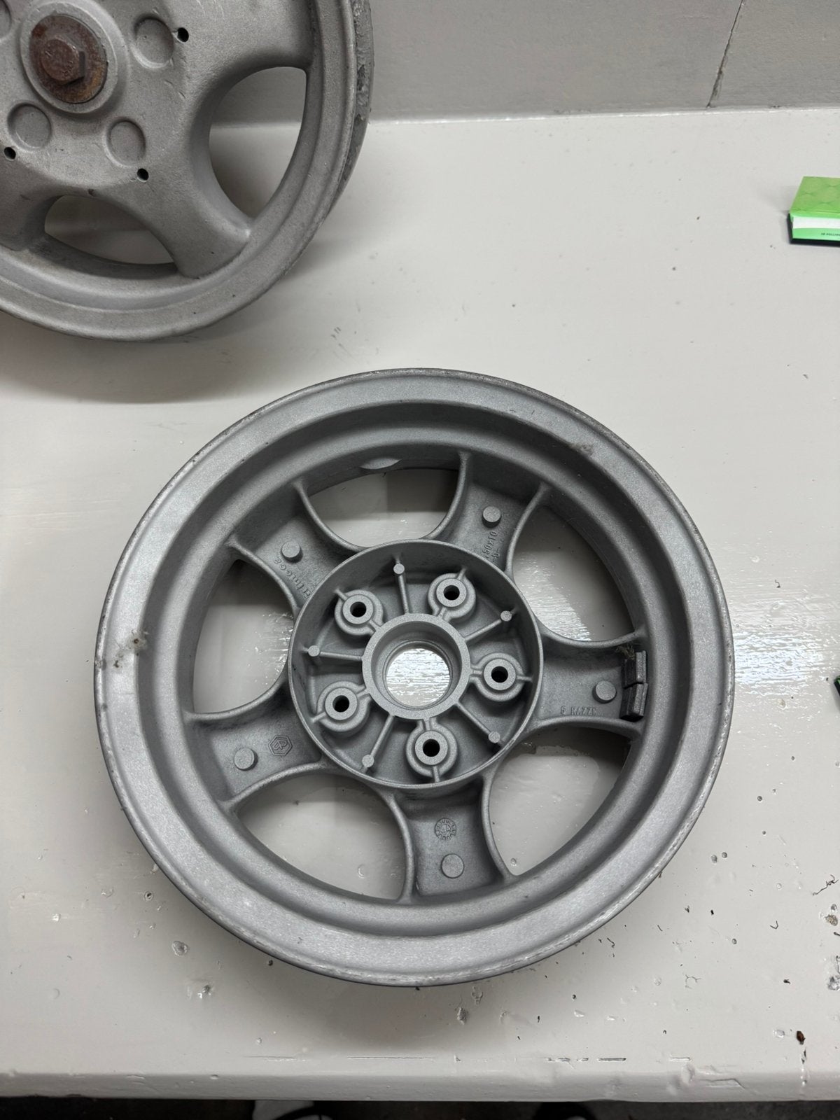 Orginele piaggio hexagon velgen (gestraald), Auto, Groter dan 1:32, Zo goed als nieuw, Ophalen