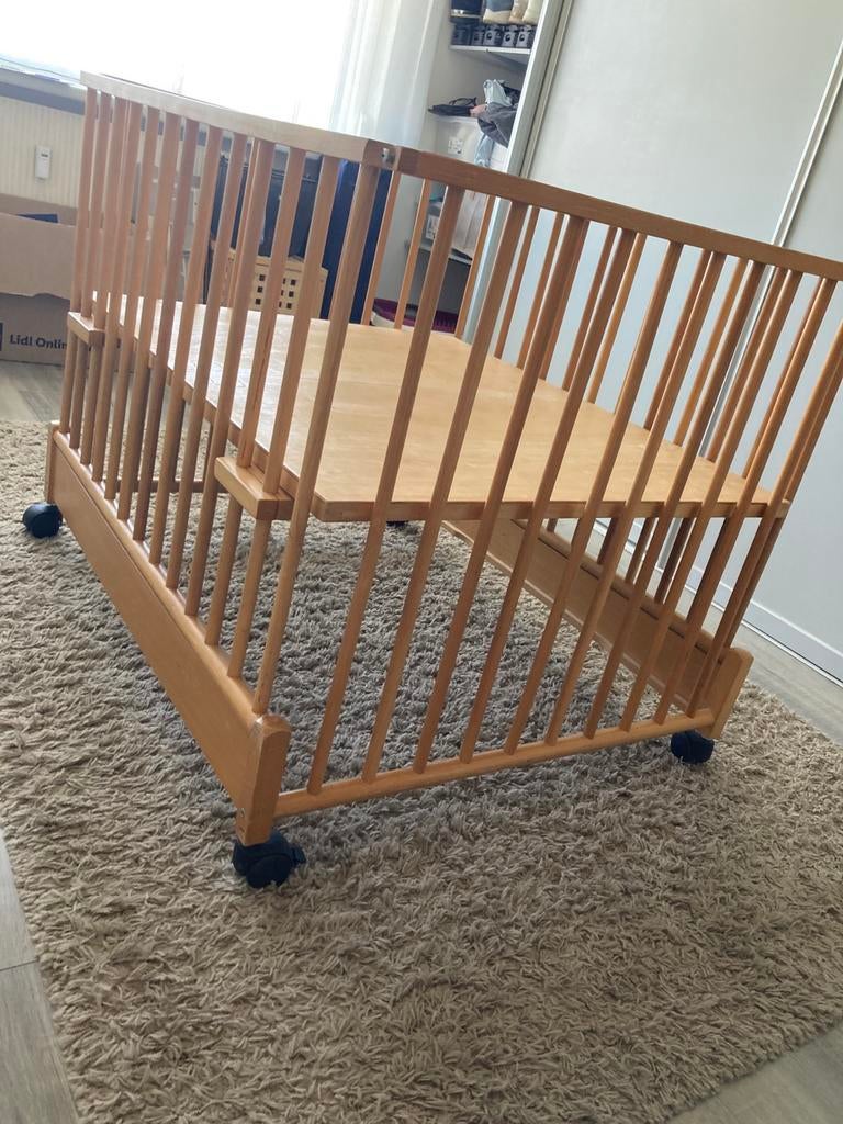 Te koop houten inklapbare box op wielen, Kinderen en Baby's, Ophalen, Zo goed als nieuw