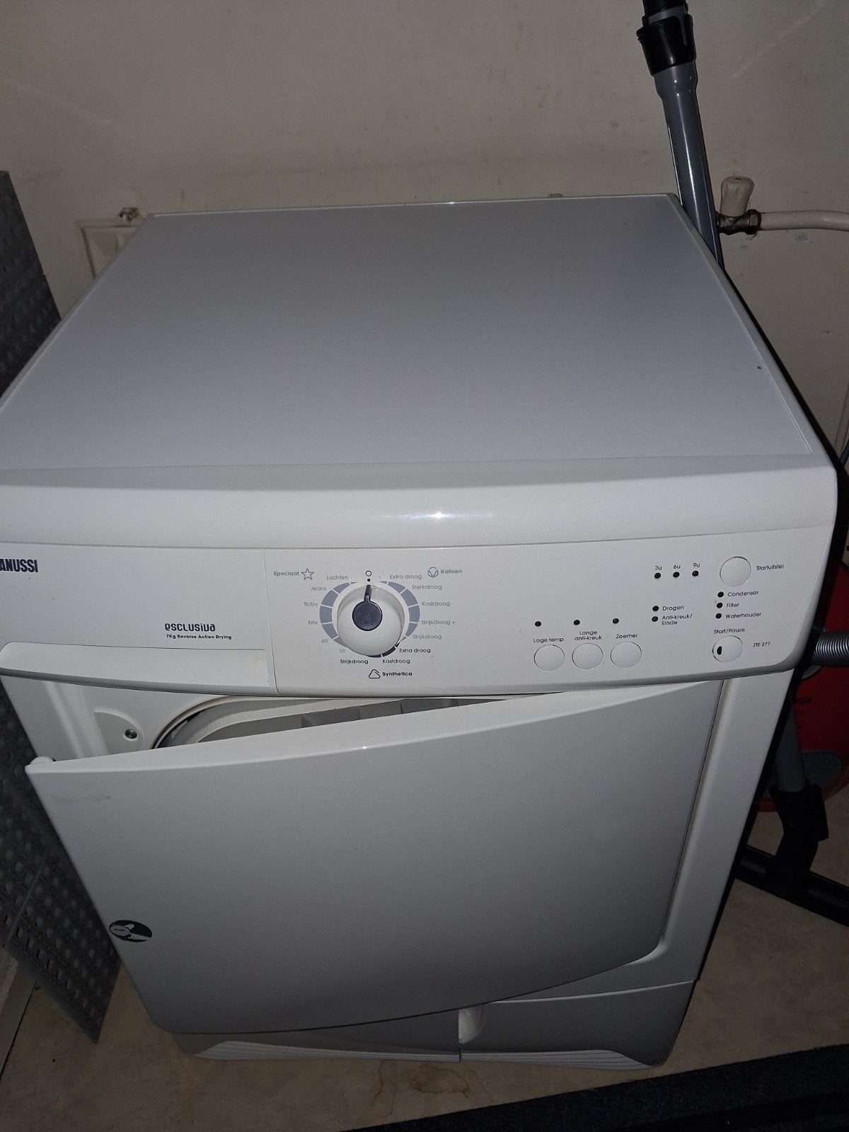Zanussi Condensdroger - Zonder Afvoerslang, Ophalen, 6 tot 8 kg, Gebruikt, Voorlader