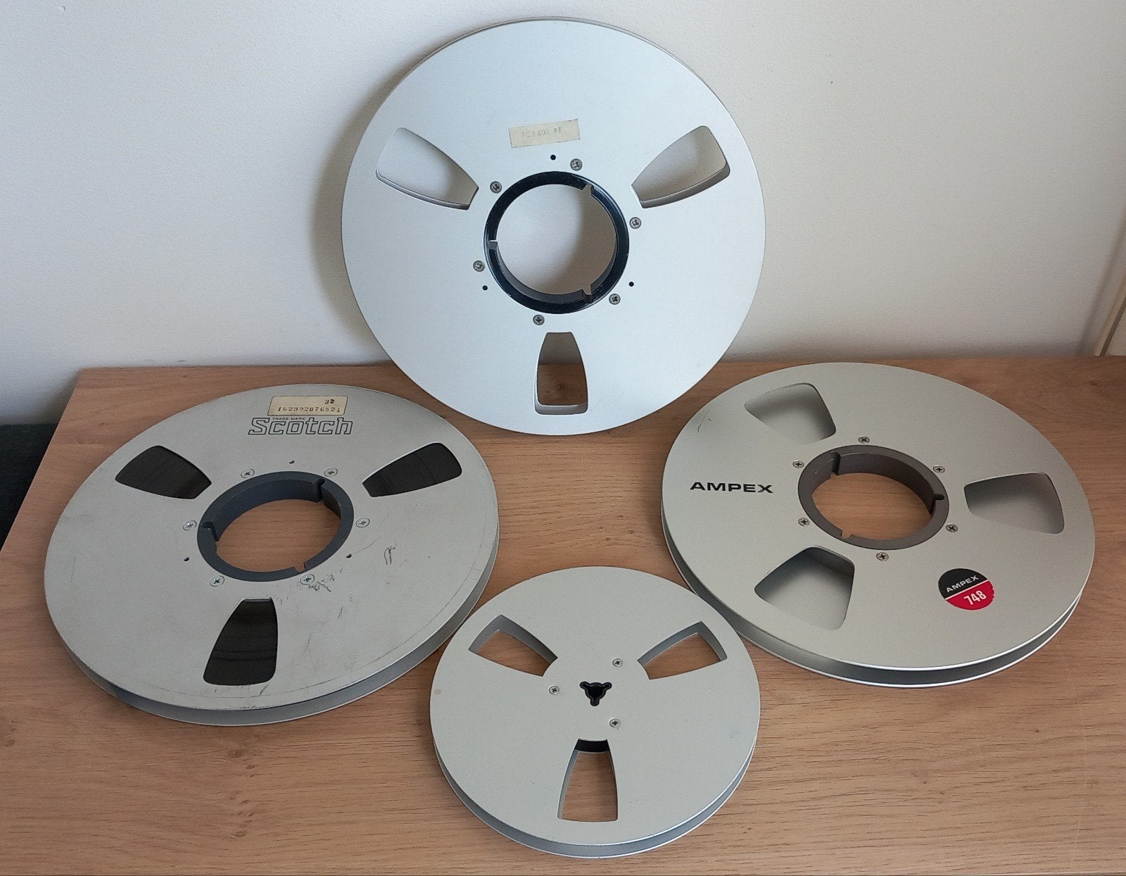 4 aluminium bandrecorder spoelen o.a. van Scotch en Ampex, Ophalen of Verzenden, Onderdeel, Met banden