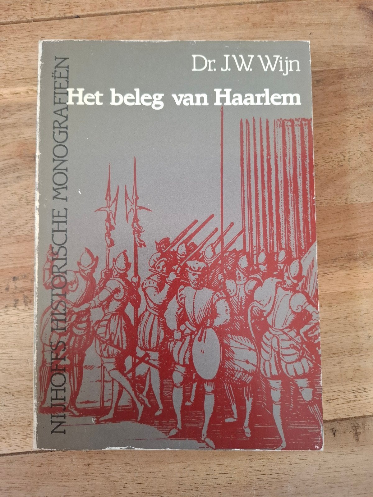 Het beleg van Haarlem - Dr. J.W. Wijn (Tweede druk), Boeken, Ophalen of Verzenden, 20e eeuw of later, Gelezen, Dr. J.W. Wijn