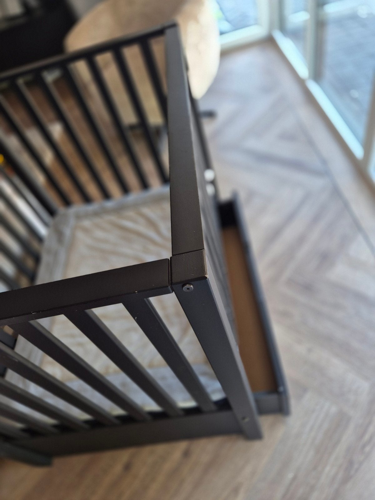 Zwarte box met lade en boxkleed, Kinderen en Baby's, Boxen, Ophalen, Gebruikt, Lade