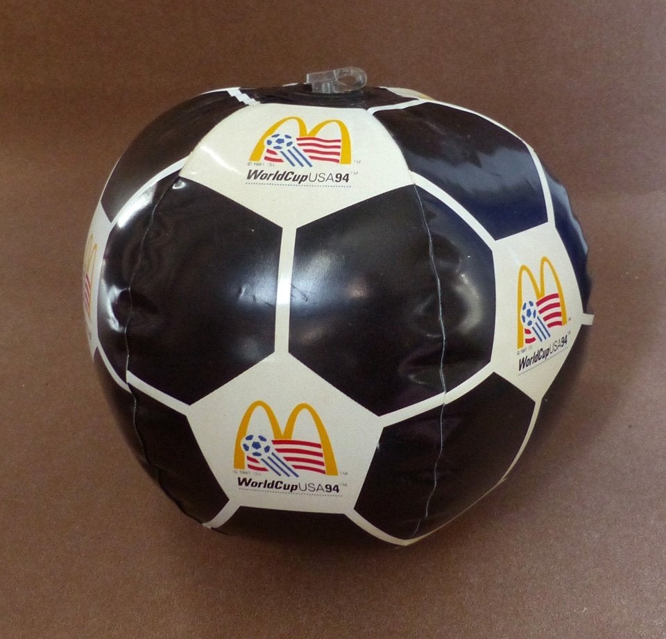 WK voetbal Worldcup USA 1994 opblaasbare voetbal McDonald's, Verzamelen, Poppetjes en Figuurtjes, Ophalen of Verzenden, Gebruikt