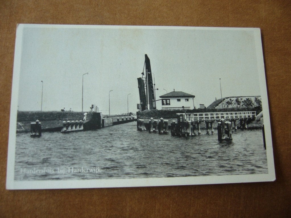 HARDERWIJK  =  HARDERSLUIS, Verzamelen, Ansichtkaarten | Nederland, Ophalen of Verzenden, 1940 tot 1960, Ongelopen, Gelderland