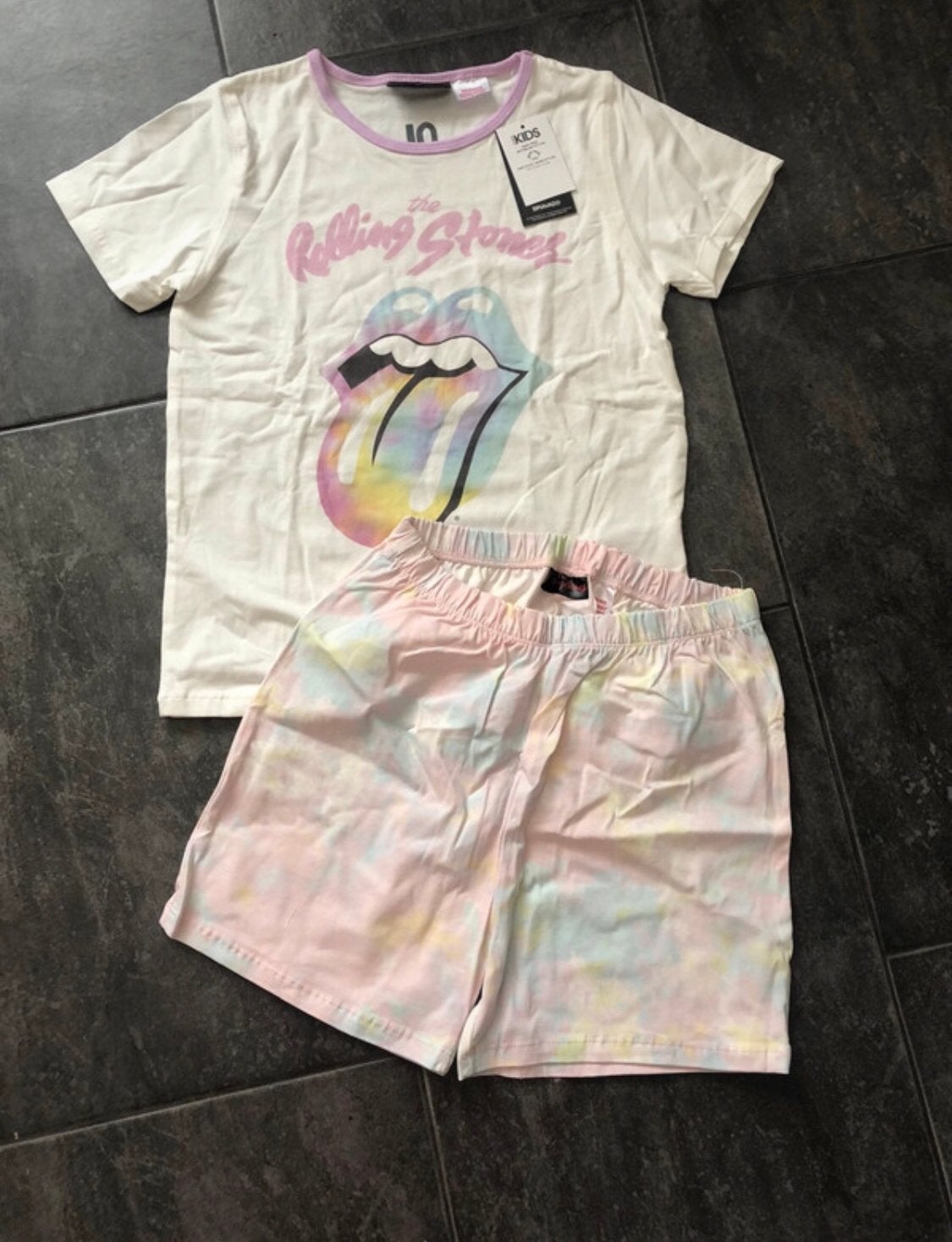 The Rolling Stones T-shirt & Tie-dye Short Set Maat 10, Kinderen en Baby's, Ophalen of Verzenden, Nieuw, Maat 140