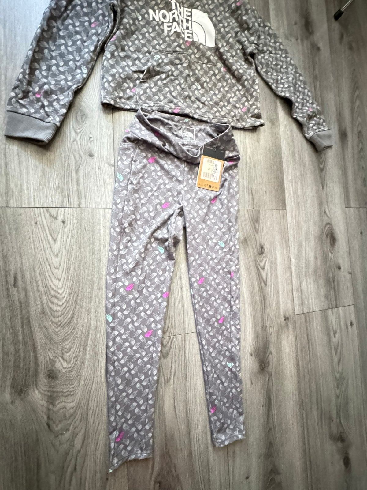 The North Face Hoodie en Legging Set - Nieuw met kaartjes, Ophalen of Verzenden, Nieuw, Meisje, Setje