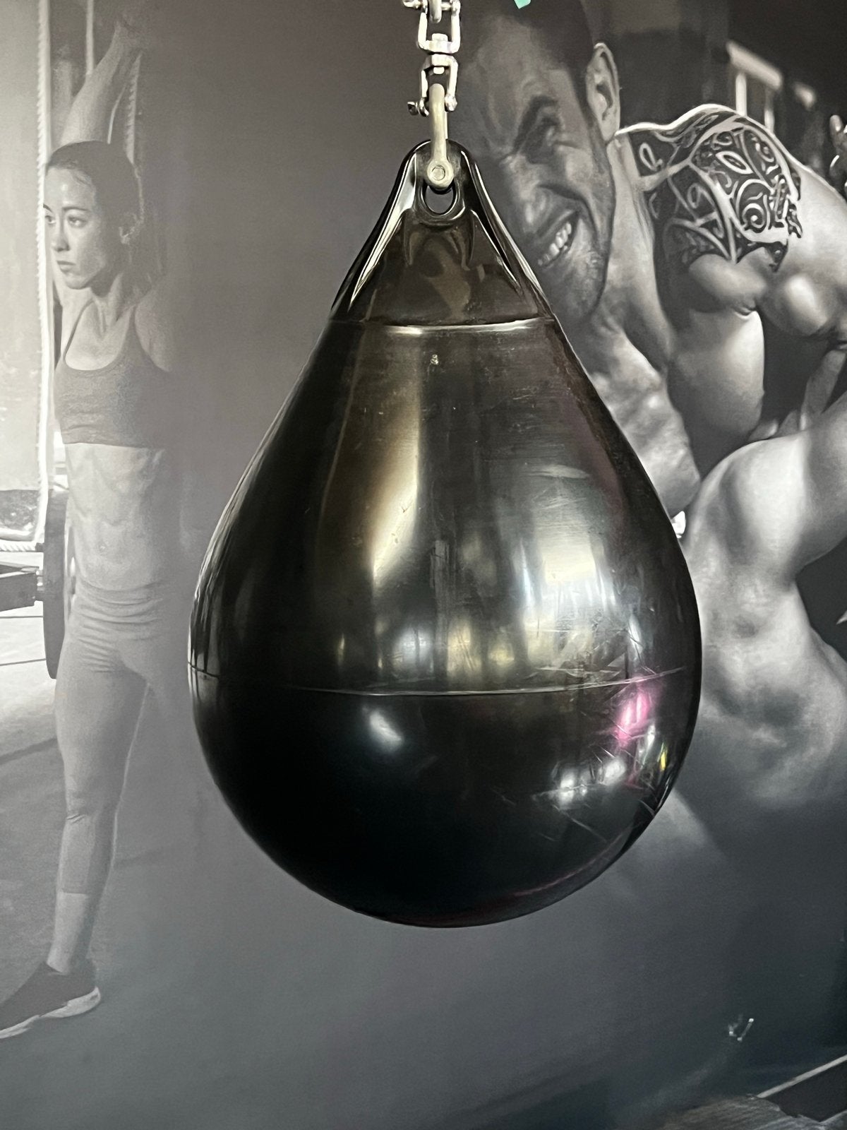 Zwarte bokszak in druppelvorm boksen kickboxing, kickboksen, Sport en Fitness, Ophalen, Zo goed als nieuw, Bokszak