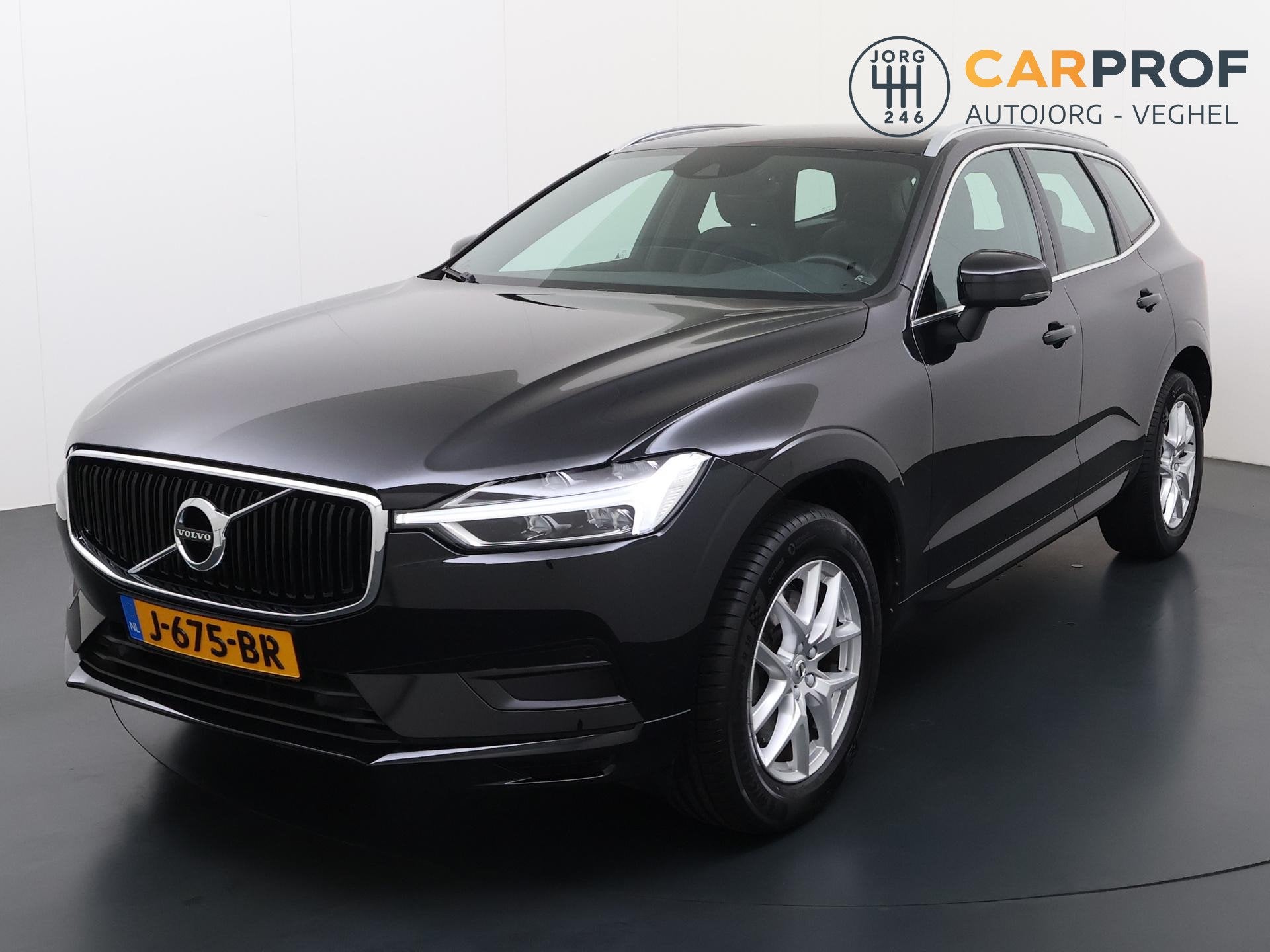 Volvo XC60 2.0 T4 Momentum Pro NL Auto | 1e eigenaar, Auto's, Gebruikt, 1969 cc, Leder en Stof, Zwart
