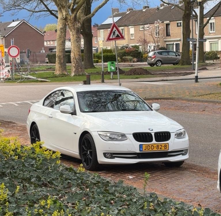BMW 3-Serie 2.0 I 320 Coupe E92 2010 HIGH EXCECUTIVE WIT, 1995 cc, 4 cilinders, 4 stoelen, Alcantara